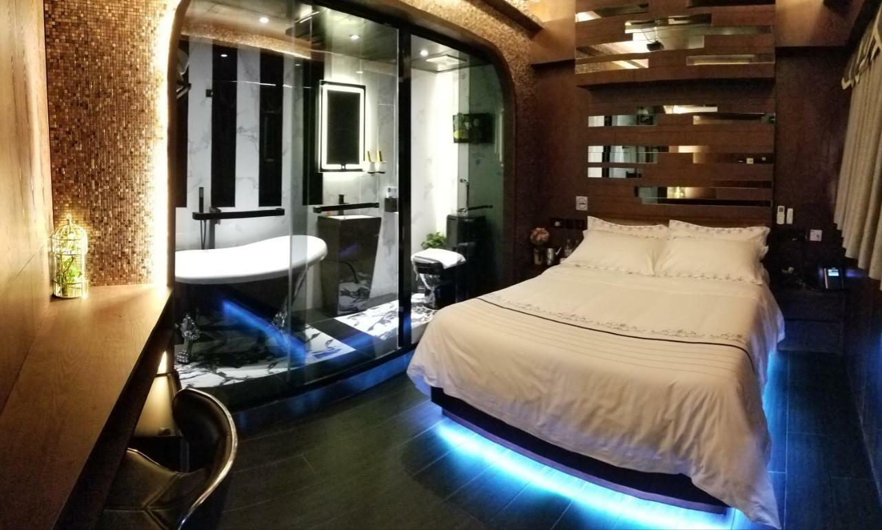 Star City Hotel Hong Kong Exterior photo