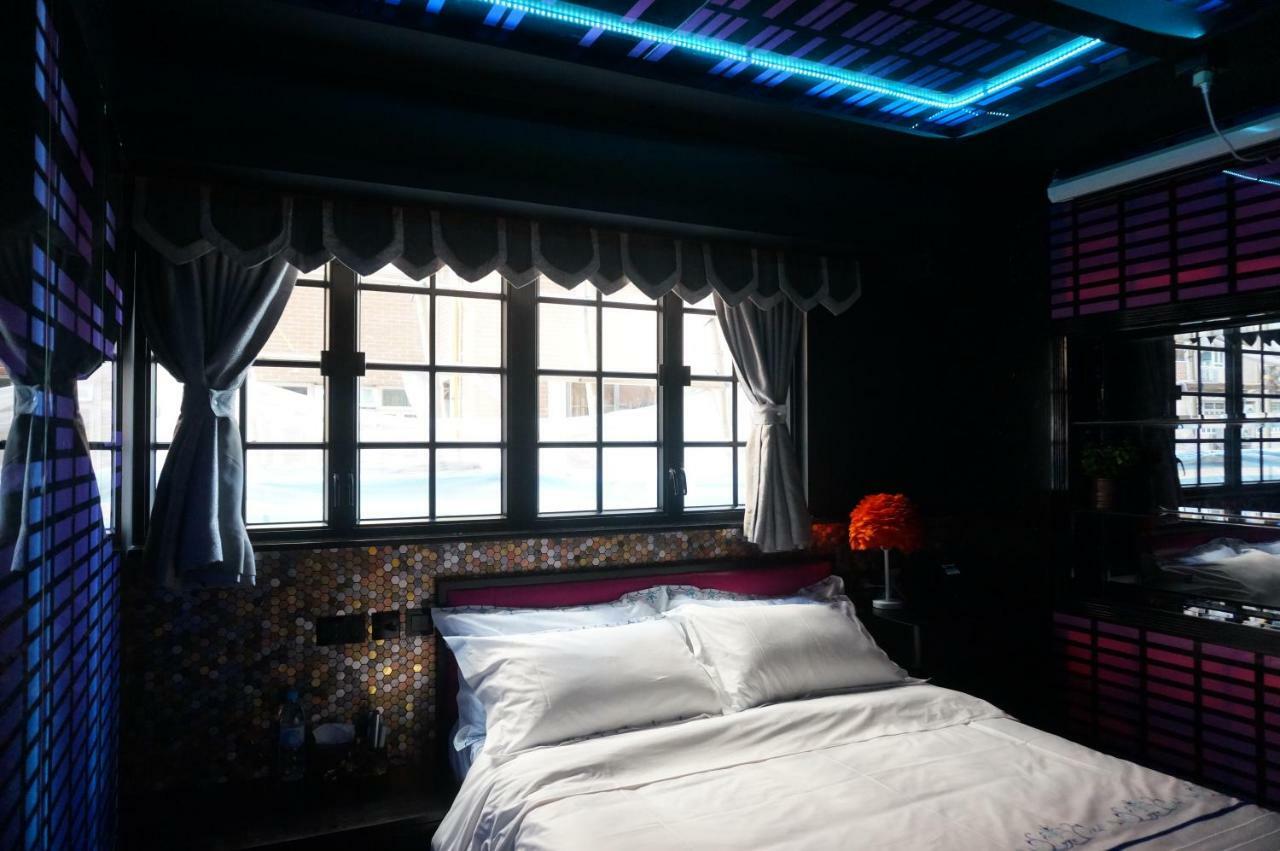 Star City Hotel Hong Kong Exterior photo