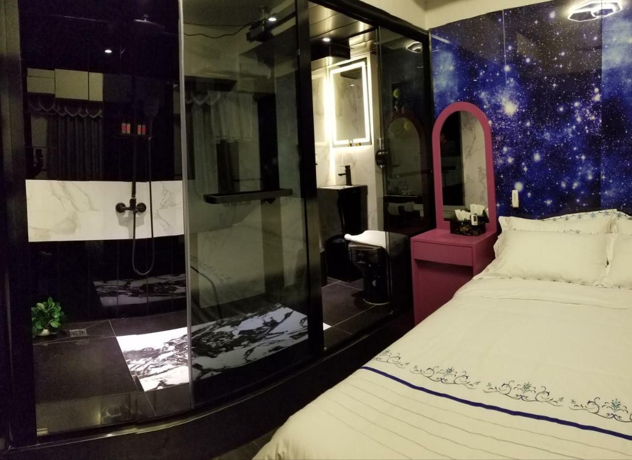 Star City Hotel Hong Kong Exterior photo