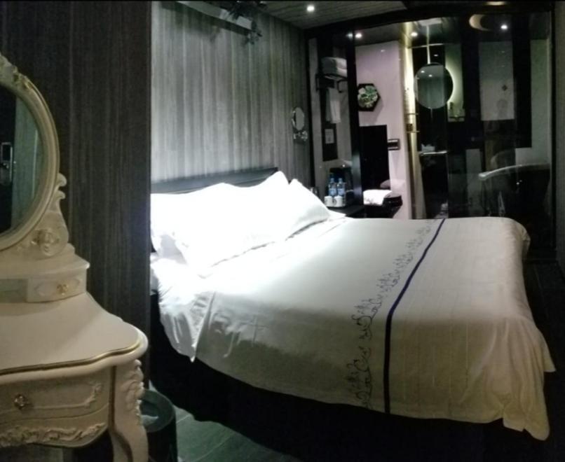 Star City Hotel Hong Kong Exterior photo
